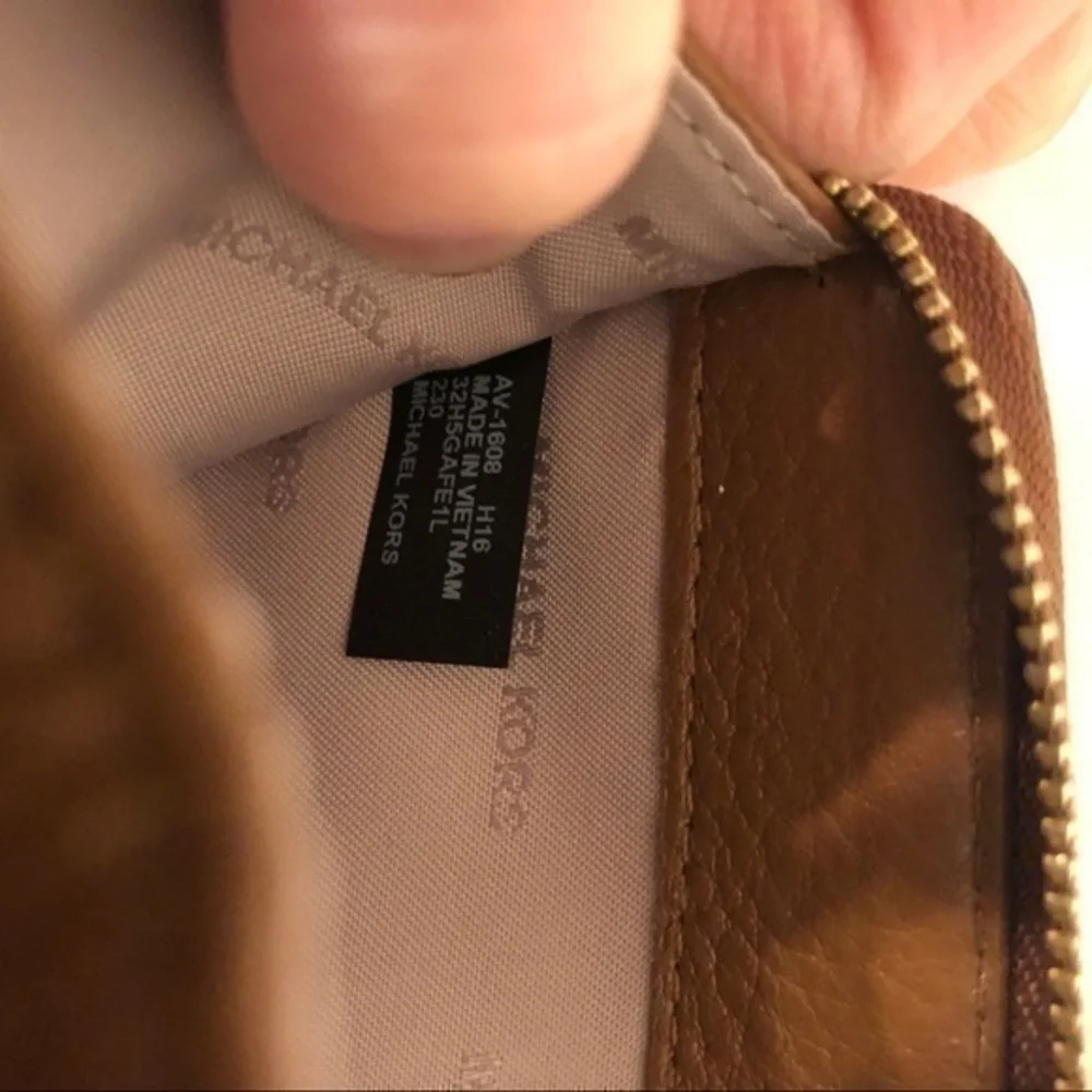 Michael kors brown leather wristlet wallet